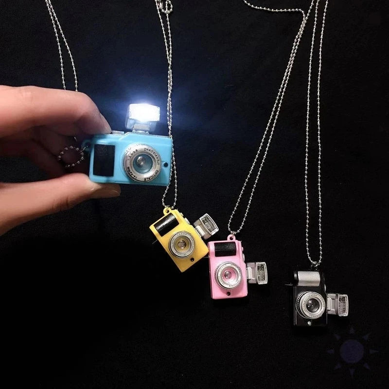 Fashion Flash Light Camera Necklace for Women Man Punk Long Chain Necklace Vintage Camera Pendant Necklaces Party Jewelry