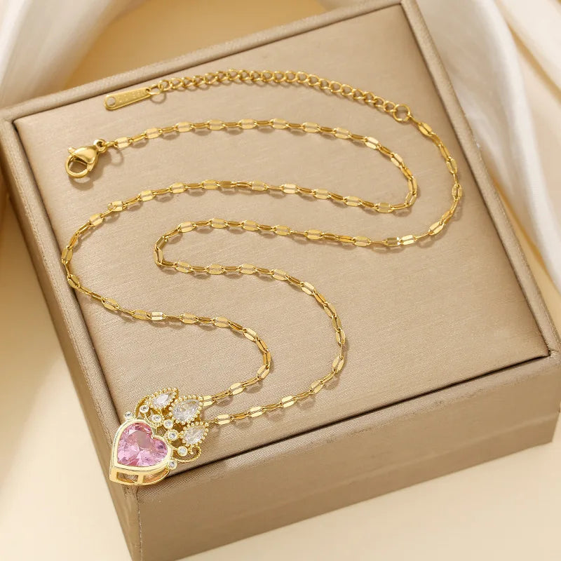 Pink Heart-Shaped Crown Necklace; Fashionable Pendant Necklace for Women, Suitable for Everyday Wear, Parties, and as a Gift.
