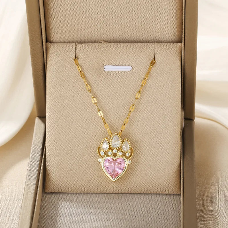 Pink Heart-Shaped Crown Necklace; Fashionable Pendant Necklace for Women, Suitable for Everyday Wear, Parties, and as a Gift.