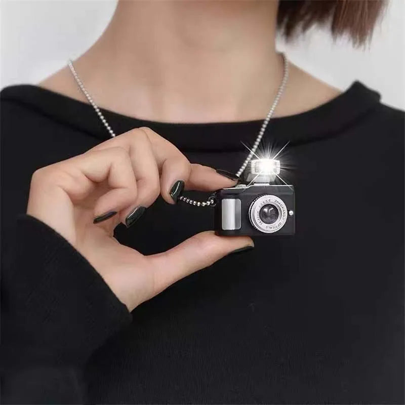Fashion Flash Light Camera Necklace for Women Man Punk Long Chain Necklace Vintage Camera Pendant Necklaces Party Jewelry
